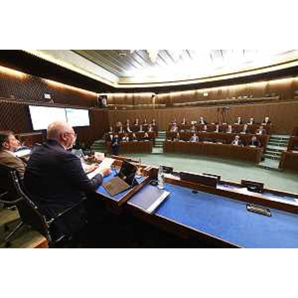 Un momento dei lavori d'Aula, sotto la presidenza di Mauro Bordin - Un momento dei lavori d'Aula, sotto la presidenza di Mauro Bordin