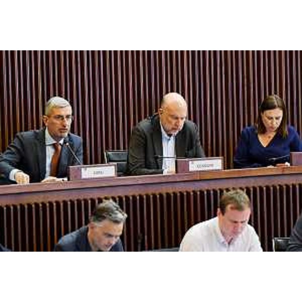 Da sinistra: Andrea Carli, Roberto Cosolini, Manuela Celotti, Massimo Mentil e Massimiliano Pozzo (Pd) - Da sinistra: Andrea Carli, Roberto Cosolini, Manuela Celotti, Massimo Mentil e Massimiliano Pozzo (Pd)