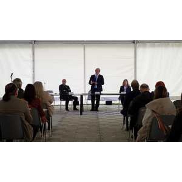 Il vicegovernatore Mario Anzil alla preview per la stampa della mostra "Confini. Da Gauguin a Hopper", allestita a Villa Manin di Passariano, assieme al direttore di Erpac Lydia Alessio Vernì e al curatore dell'esposizione Marco Goldin. - Il vicegovernatore Mario Anzil alla preview per la stampa della mostra "Confini. Da Gauguin a Hopper", allestita a Villa Manin di Passariano, assieme al direttore di Erpac Lydia Alessio Vernì e al curatore dell'esposizione Marco Goldin.