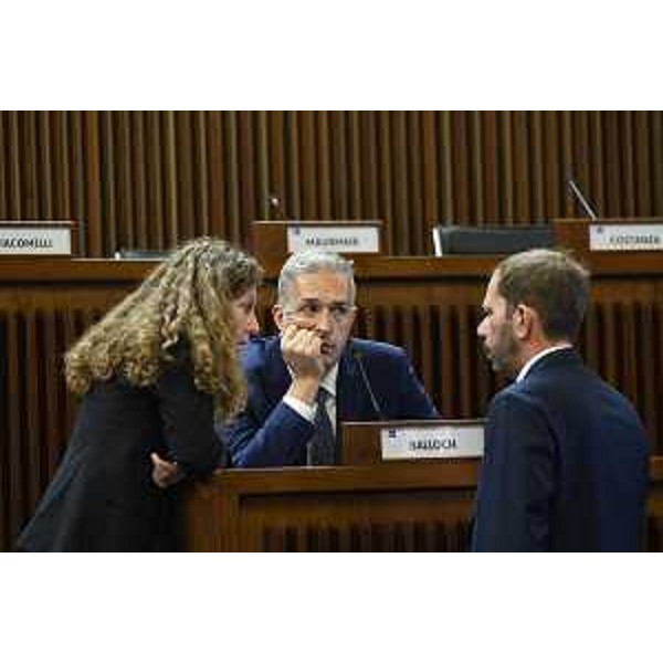 Stefano Balloch (FdI) con i colleghi di partito Orsola Costanza e Claudio Giacomelli - Stefano Balloch (FdI) con i colleghi di partito Orsola Costanza e Claudio Giacomelli