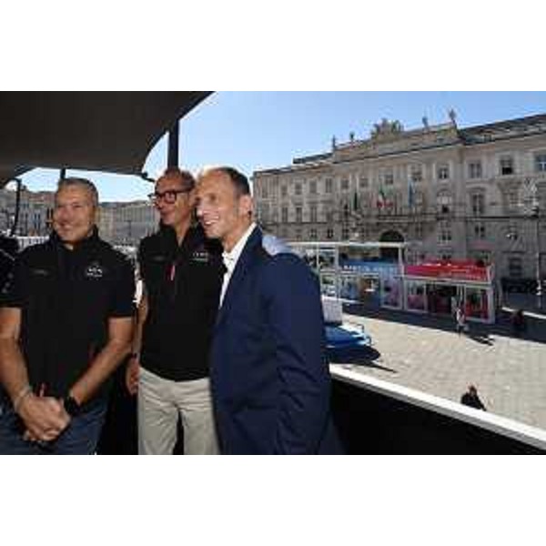 Il governatore Fedriga e l'assessore Bini nello stand "Io sono Fvg" - Il governatore Fedriga e l'assessore Bini nello stand "Io sono Fvg"