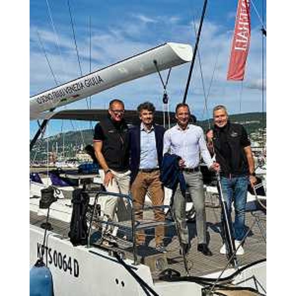 Il governatore Fedriga e l'assessore Bini a bordo della nave Solaris - Il governatore Fedriga e l'assessore Bini a bordo della nave Solaris