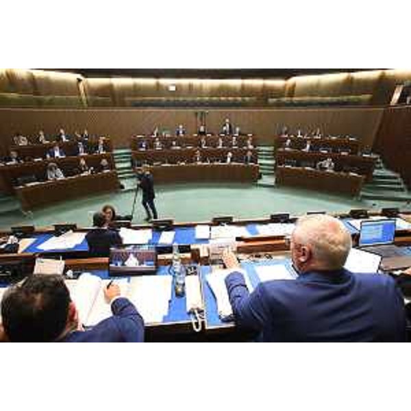 I lavori durante la seduta del Consiglio regionale del Friuli Venezia Giulia - I lavori durante la seduta del Consiglio regionale del Friuli Venezia Giulia