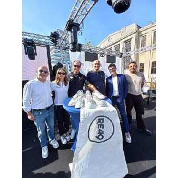 L'assessore regionale alla Difesa dell'Ambiente Fabio Scoccimarro alla presentazione di RE49 al Villaggio Barcolana - L'assessore regionale alla Difesa dell'Ambiente Fabio Scoccimarro alla presentazione di RE49 al Villaggio Barcolana