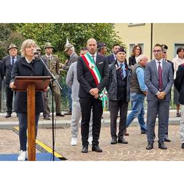 L'assessore regionale alle Finanze Barbara Zilli interviene a Gemona al centenario della sezione Ana locale - L'assessore regionale alle Finanze Barbara Zilli interviene a Gemona al centenario della sezione Ana locale