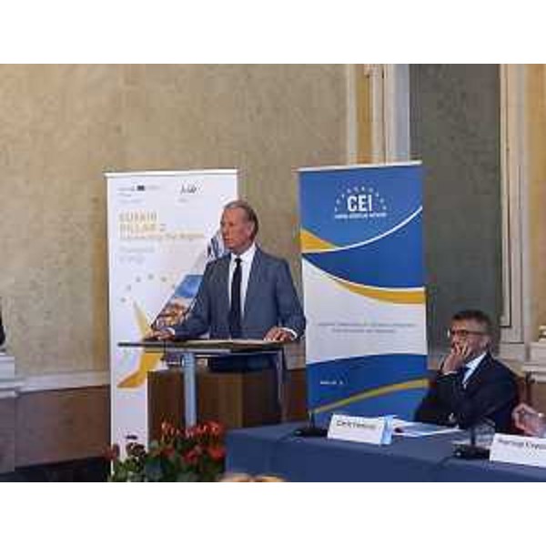 L'intervento dellassessore alla Difesa dellambiente Fabio Scoccimarro durante il workshop "Green and smart ports", organizzato dall'Iniziativa Centro Europea (Cei) in collaborazione con la Regione Friuli Venezia Giulia. - L'intervento dellassessore alla Difesa dellambiente Fabio Scoccimarro durante il workshop "Green and smart ports", organizzato dall'Iniziativa Centro Europea (Cei) in collaborazione con la Regione Friuli Venezia Giulia. 