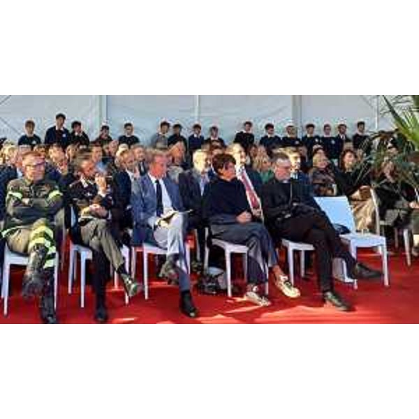 In primo piano lassessore al Lavoro e formazione Alessia Rosolen. Alla sua destra l'assessore alla Difesa dell'ambiente Fabio Scoccimarro. - In primo piano lassessore al Lavoro e formazione Alessia Rosolen. Alla sua destra l'assessore alla Difesa dell'ambiente Fabio Scoccimarro.