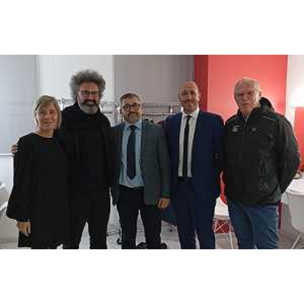 L'assessore regionael Barbara Zilli insieme all'artista Simone Cristicchi - L'assessore regionael Barbara Zilli insieme all'artista Simone Cristicchi 