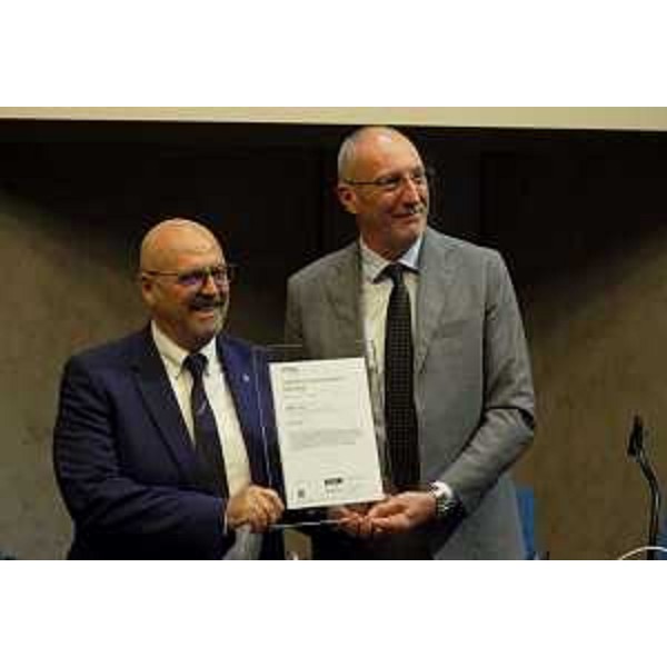 Lassessore ai Sistemi formativi Sebastiano Callari insieme allamministratore unico di Insiel Diego Antonini. - Lassessore ai Sistemi formativi Sebastiano Callari insieme allamministratore unico di Insiel Diego Antonini.