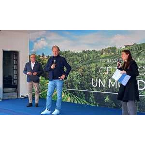 L'assessore Scoccimarro nel corso del suo intervento - L'assessore Scoccimarro nel corso del suo intervento