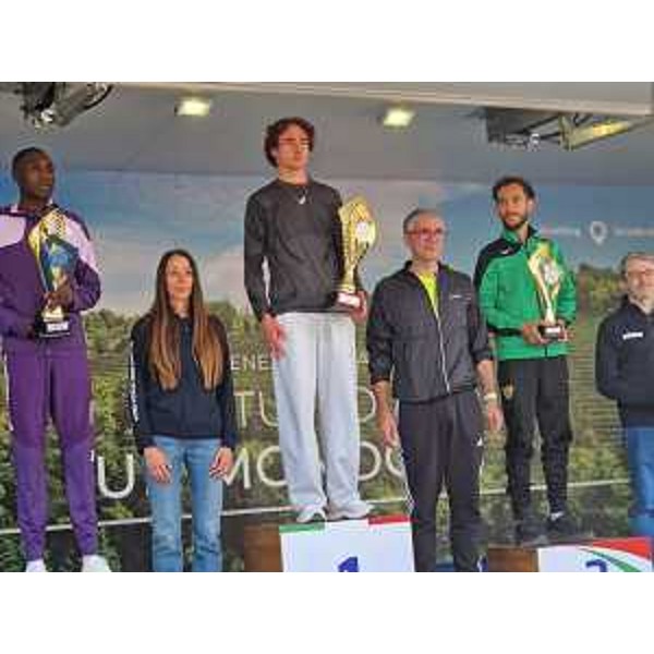 L'assessore Roberti alla premiazione - L'assessore Roberti alla premiazione