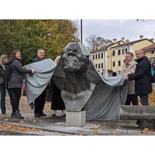 L'inaugurazione delle installazioni del progetto "Testa a testa con Messerschmidt' - L'inaugurazione delle installazioni del progetto "Testa a testa con Messerschmidt'