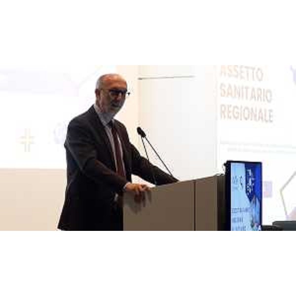 L'assessore regionale alla Salute, Politiche sociali e Disabilità Riccardo Riccardi sul palco del Palazzo dei Congressi di Grado - L'assessore regionale alla Salute, Politiche sociali e Disabilità Riccardo Riccardi sul palco del Palazzo dei Congressi di Grado 