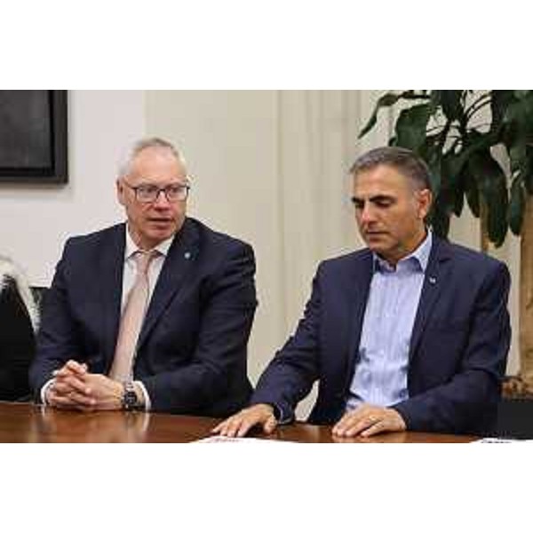 Mauro Bordin, presidente del Cr Fvg, accanto al sindaco di Rivignano Teor Fabrizio Mattiussi, a destra nella foto - Mauro Bordin, presidente del Cr Fvg, accanto al sindaco di Rivignano Teor Fabrizio Mattiussi, a destra nella foto