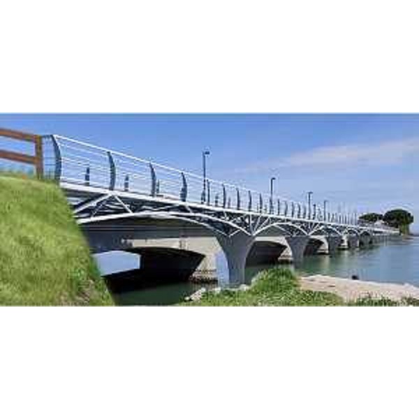 Un rendering della nuova viabilità ciclabile con vista lato Grado - Un rendering della nuova viabilità ciclabile con vista lato Grado 