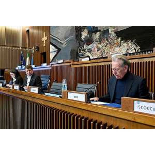 L'assessore alla Difesa dell'ambiente, Fabio Scoccimarro, sui banchi della presidenza - L'assessore alla Difesa dell'ambiente, Fabio Scoccimarro, sui banchi della presidenza