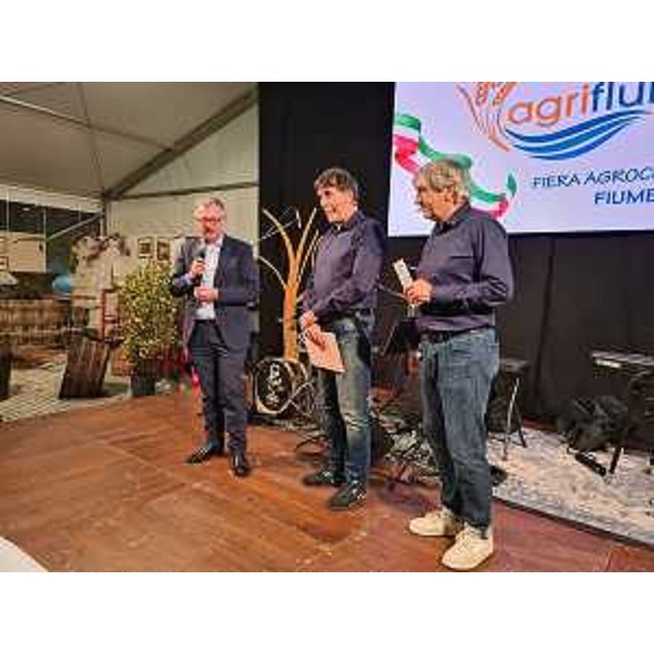 L'assessore regionale Stefano Zannier, con il duo comico dei Papu, a Fiume Veneto - L'assessore regionale Stefano Zannier, con il duo comico dei Papu, a Fiume Veneto