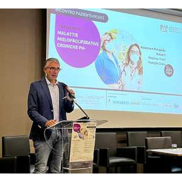 Lassessore regionale alle Autonomie locali Pierpaolo Roberti in apertura dellincontro pazienti-medici organizzato dallAssociazione italiana contro leucemie, linfomi e mieloma a Trieste. - Lassessore regionale alle Autonomie locali Pierpaolo Roberti in apertura dellincontro pazienti-medici organizzato dallAssociazione italiana contro leucemie, linfomi e mieloma a Trieste.