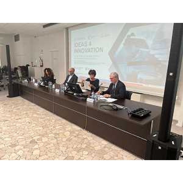 L'assessore regionale Alessia Rosolen all'Urban Center di Trieste per l'evento concusivo di "Ideas 4 Innovation" - L'assessore regionale Alessia Rosolen all'Urban Center di Trieste per l'evento concusivo di "Ideas 4 Innovation"