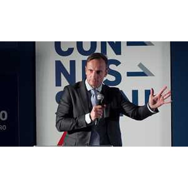 Il governatore Massimiliano Fedriga durante il suo intervento all'evento di Confcommercio Pordenone per gli 80 anni di fondazione - Il governatore Massimiliano Fedriga durante il suo intervento all'evento di Confcommercio Pordenone per gli 80 anni di fondazione