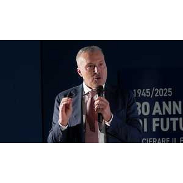 L'assessore regionale alle Attività produttive e turismo Sergio Emidio Bini nel suo intervento all'evento di Confcommercio Pordenone - L'assessore regionale alle Attività produttive e turismo Sergio Emidio Bini nel suo intervento all'evento di Confcommercio Pordenone