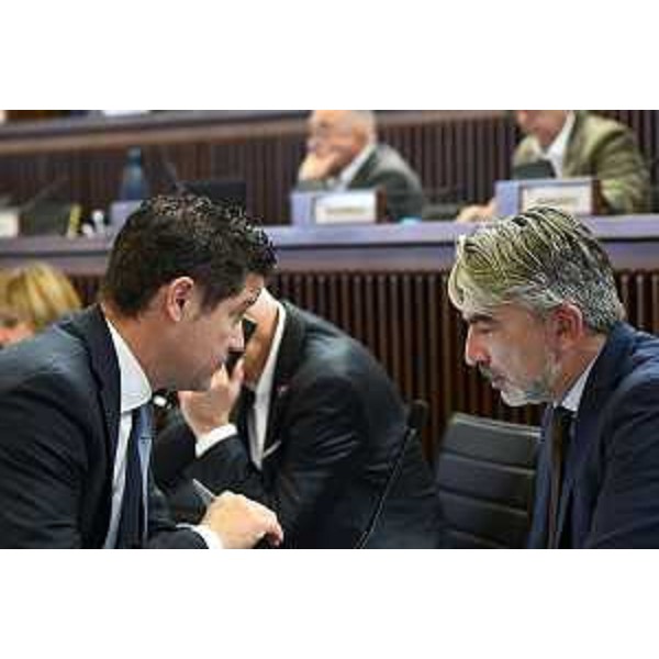 Da sinistra Markus Maurmair (FdI) e Antonio Calligaris, capogruppo della Lega - Da sinistra Markus Maurmair (FdI) e Antonio Calligaris, capogruppo della Lega
