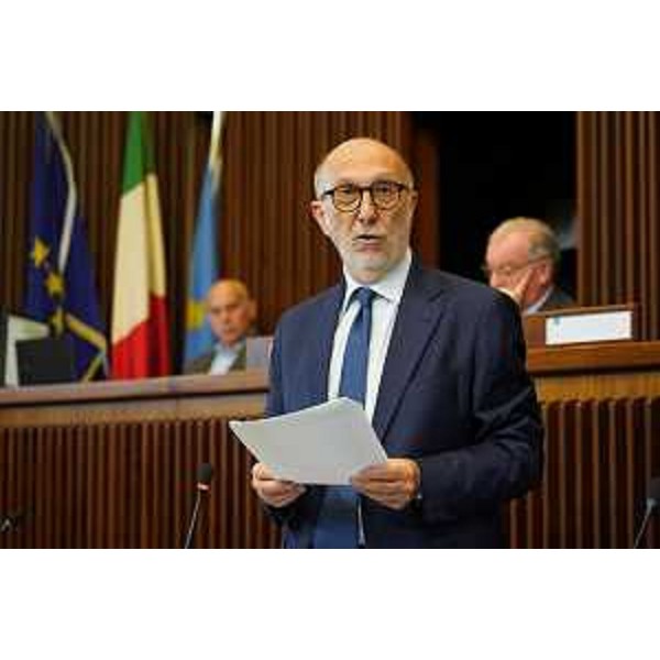 L'assesore regionale alla Salute, Riccardo Riccardi, nell'Aula consiliare - L'assesore regionale alla Salute, Riccardo Riccardi, nell'Aula consiliare