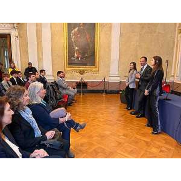 Un momento della cerimonia di consegna degli attestati di merito agli studenti dell'Istituto Mattei di Latisana da parte del governatore Fedriga - Un momento della cerimonia di consegna degli attestati di merito agli studenti dell'Istituto Mattei di Latisana da parte del governatore Fedriga