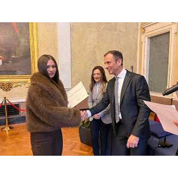 La consegna degli attestati di merito agli studenti dell'Istituto Mattei di Latisana da parte del governatore Fedriga e della consigliera Maddalena Spagnolo - La consegna degli attestati di merito agli studenti dell'Istituto Mattei di Latisana da parte del governatore Fedriga e della consigliera Maddalena Spagnolo