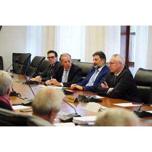 L'assessore Scoccimarro interviene in occasione della consegna in Consiglio regionale della petizione contro il parco eolico nelle Valli del Natisone - L'assessore Scoccimarro interviene in occasione della consegna in Consiglio regionale della petizione contro il parco eolico nelle Valli del Natisone