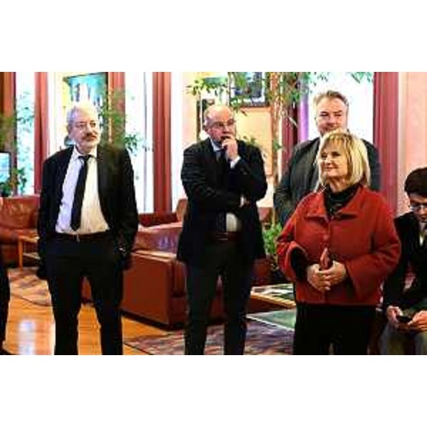 Consiglieri presenti all'inaugurazione della mostra Virtuosismi goriziani: da sx, Furio Honsell, Diego Moretti, Diego Bernardis e Laura Fasiolo - Consiglieri presenti all'inaugurazione della mostra Virtuosismi goriziani: da sx, Furio Honsell, Diego Moretti, Diego Bernardis e Laura Fasiolo