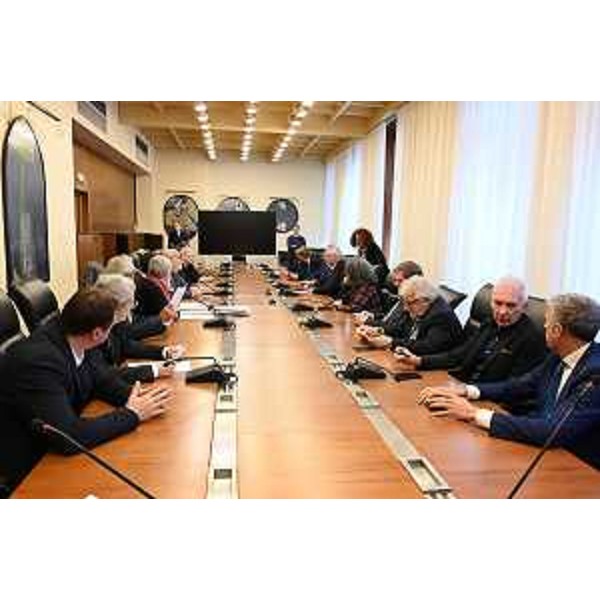 La consegna della petizione contro la realizzazione di un impianto fotovoltaico nelle Valli del Natisone - La consegna della petizione contro la realizzazione di un impianto fotovoltaico nelle Valli del Natisone