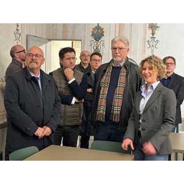 Markus Maurmai (FdI) secondo da sinistra nella foto di gruppo, accanto all'assessore regionale Sebastiano Callari - Markus Maurmai (FdI) secondo da sinistra nella foto di gruppo, accanto all'assessore regionale Sebastiano Callari