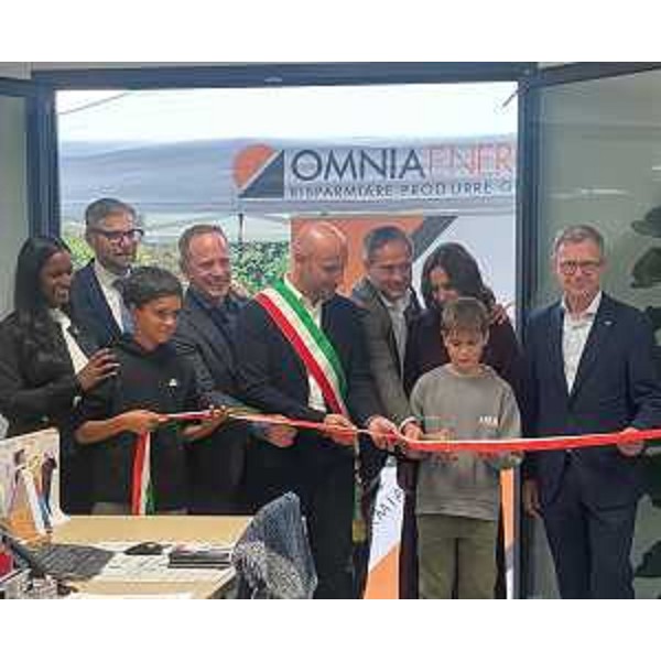 L'assessore regionale alle Risorse agroalimentari, forestali e ittiche Stefano Zannier all'inaugurazione dei nuovi uffici di Omnia Energy - L'assessore regionale alle Risorse agroalimentari, forestali e ittiche Stefano Zannier all'inaugurazione dei nuovi uffici di Omnia Energy