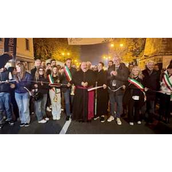 Il momento del taglio del nastro - Il momento del taglio del nastro