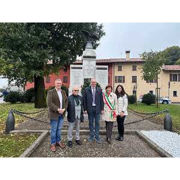 Al centro, il presidente del Cr Fvg, Mauro Bordin, con alla sua destra Enrico Iacuzzi e alla sua sinistra la sindaca Eleonora Viscardis - Al centro, il presidente del Cr Fvg, Mauro Bordin, con alla sua destra Enrico Iacuzzi e alla sua sinistra la sindaca Eleonora Viscardis