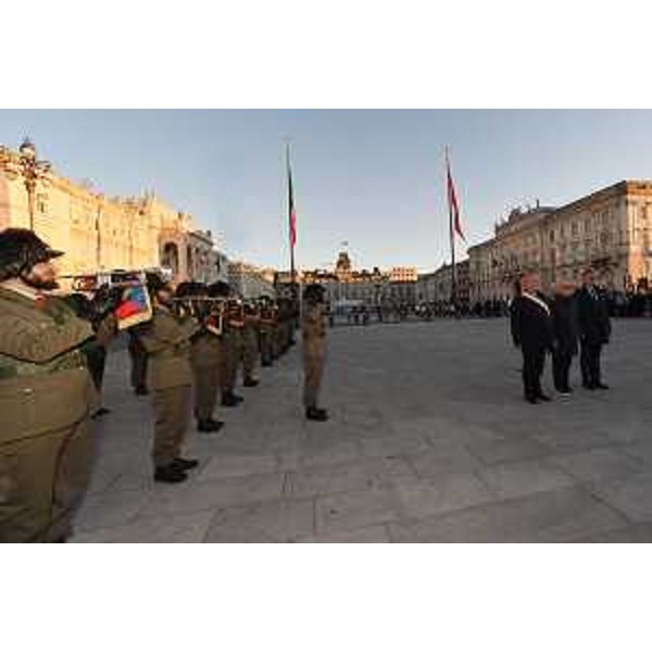 L'Ammainabandiera con le autorità - L'Ammainabandiera con le autorità