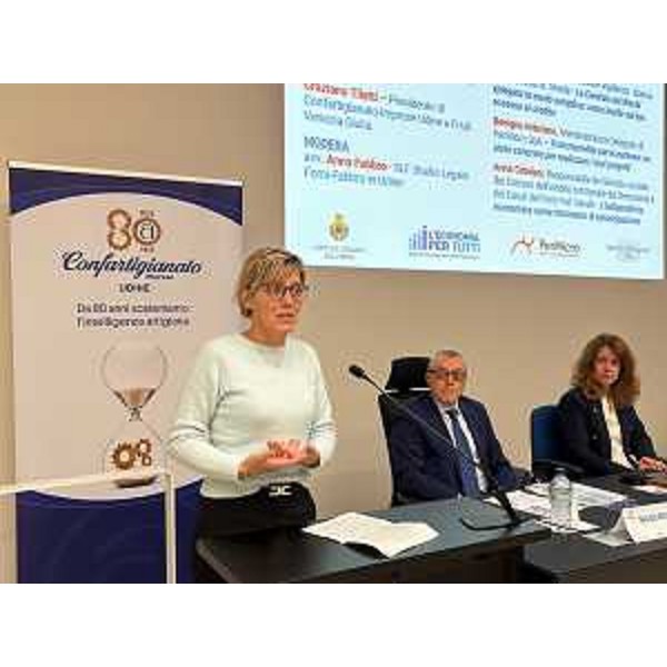 L'assessore regionale alle Finanze Barbara Zilli, al convegno "Crediti, prestiti e microcredito: la via per imprese e famiglie" - L'assessore regionale alle Finanze Barbara Zilli, al convegno "Crediti, prestiti e microcredito: la via per imprese e famiglie"