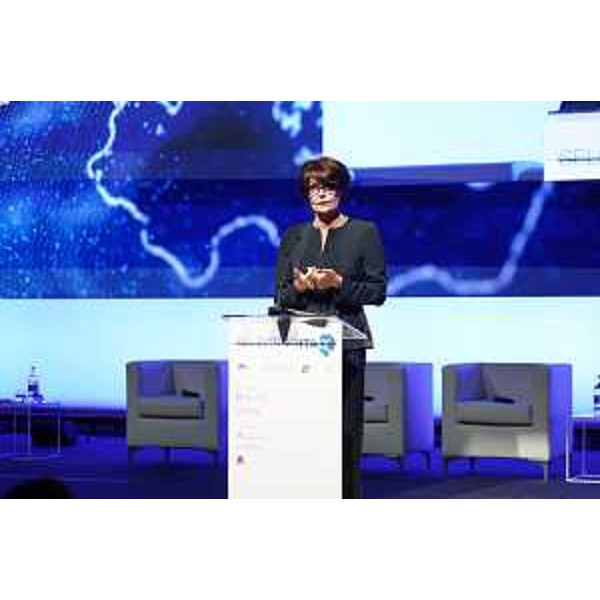 Lassessore regionale al Lavoro, formazione, istruzione, ricerca, università e famiglia Alessia Rosolen durante lintervento dapertura della terza edizione di Selecting Italy - Lassessore regionale al Lavoro, formazione, istruzione, ricerca, università e famiglia Alessia Rosolen durante lintervento dapertura della terza edizione di Selecting Italy