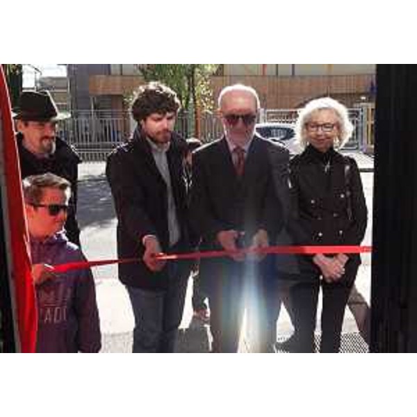 Il momento del taglio del nastro. - Il momento del taglio del nastro.