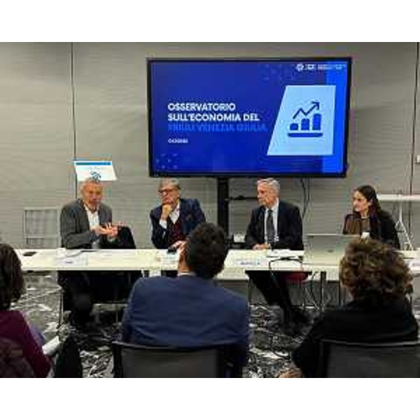Lassessore regionale alle Attività produttive e turismo Sergio Emidio Bini alla presentazione dei dati dellOsservatorio sulleconomia del Friuli Venezia Giulia - Lassessore regionale alle Attività produttive e turismo Sergio Emidio Bini alla presentazione dei dati dellOsservatorio sulleconomia del Friuli Venezia Giulia