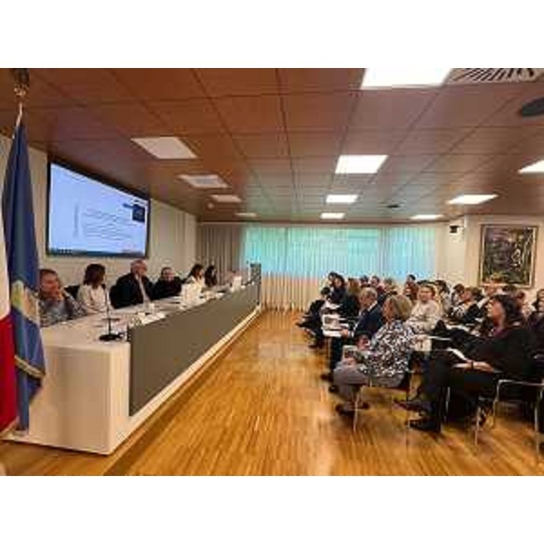 Un momento dell'incontro sulla violenza economica di genere a Udine - Un momento dell'incontro sulla violenza economica di genere a Udine