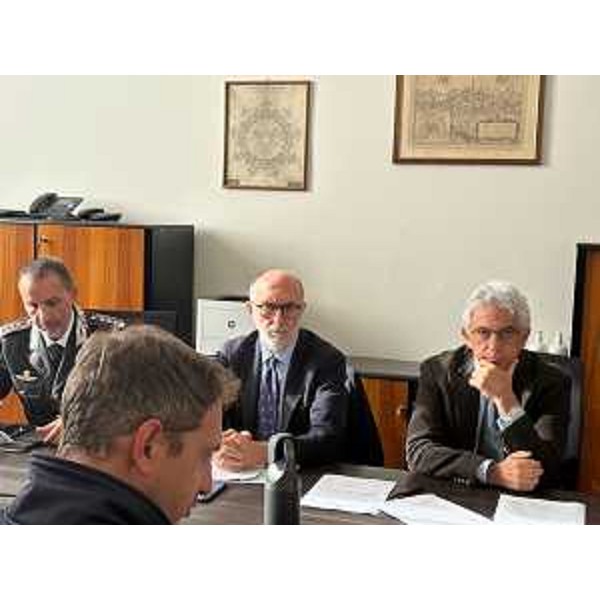 Lassessore regionale con delega alla Protezione Civile Riccardo Riccardi al tavolo in Prefettura - Lassessore regionale con delega alla Protezione Civile Riccardo Riccardi al tavolo in Prefettura