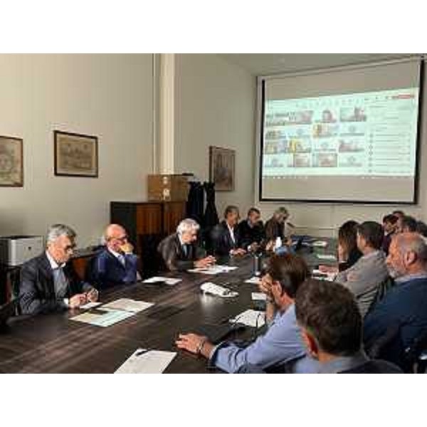 L'assessore regionale al Patrimonio e servizi informativi Sebastiano Callari al tavolo sulla telefonia con il Prefetto di Udine Domenico Lione - L'assessore regionale al Patrimonio e servizi informativi Sebastiano Callari al tavolo sulla telefonia con il Prefetto di Udine Domenico Lione