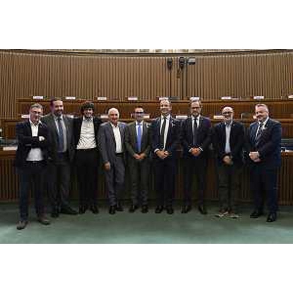 I consiglieri regionali del Gruppo Fedriga presidente e, al centro, Massimiliano Fedriga - I consiglieri regionali del Gruppo Fedriga presidente e, al centro, Massimiliano Fedriga 