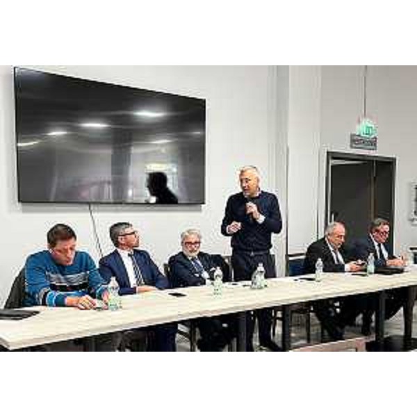 L'intervento dell'assessore regionale Sergio Emidio Bini durante l'assemblea svoltasi in Base ad Aviano - L'intervento dell'assessore regionale Sergio Emidio Bini durante l'assemblea svoltasi in Base ad Aviano