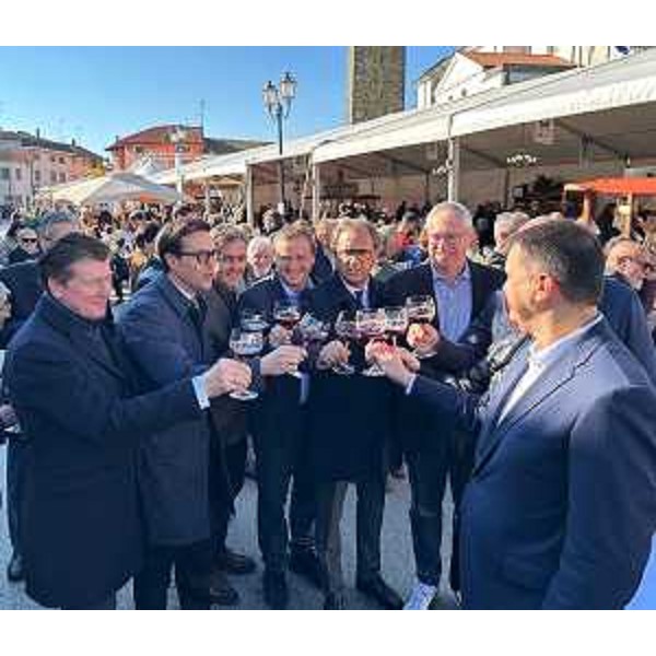 I consiglieri regionali Alberto Budai, Igor Treleani, Massimo Moretuzzo, Massimiliano Pozzo, Mauro Di Bert e il presidente Mauro Bordin alla rassegna enogastronomica L'Oca e Il Vin Novello, a Lavariano di Mortegliano - I consiglieri regionali Alberto Budai, Igor Treleani, Massimo Moretuzzo, Massimiliano Pozzo, Mauro Di Bert e il presidente Mauro Bordin alla rassegna enogastronomica L'Oca e Il Vin Novello, a Lavariano di Mortegliano