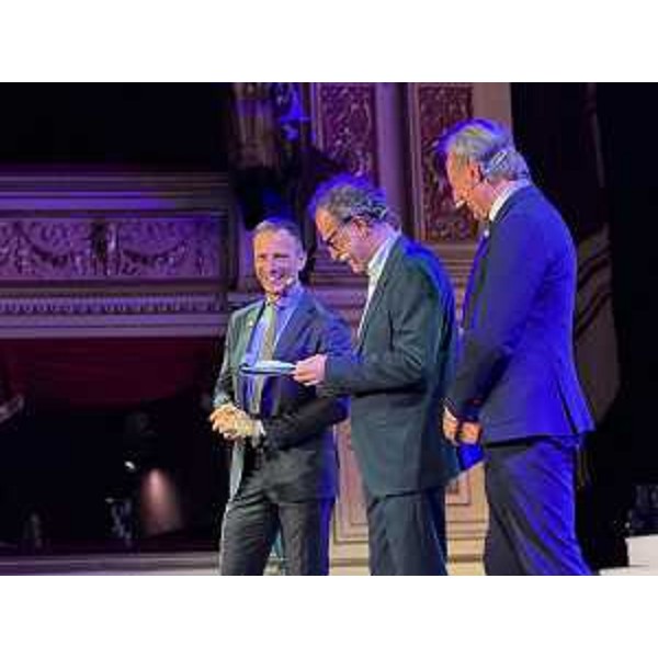 Il governatore Massimiliano Fedriga e l'assessore regionale Fabio Scoccimarro. Al centro, il giornalista Andro Merkù - Il governatore Massimiliano Fedriga e l'assessore regionale Fabio Scoccimarro. Al centro, il giornalista Andro Merkù