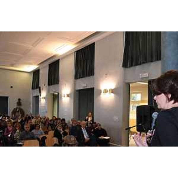 L'assessore regionale Alessia Rosolen alla giornata formativa Cisl nell'aula magna del Liceo Carducci - Dante di Trieste - L'assessore regionale Alessia Rosolen alla giornata formativa Cisl nell'aula magna del Liceo Carducci - Dante di Trieste