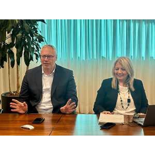 Il presidente del Cr Fvg, Mauro Bordin, con il sindaco di Muzzana del Turgnano, Genziana Buffon - Il presidente del Cr Fvg, Mauro Bordin, con il sindaco di Muzzana del Turgnano, Genziana Buffon